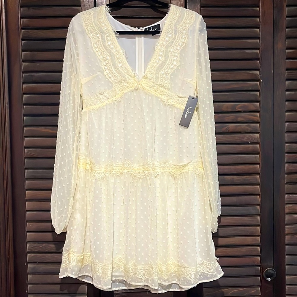 White lace Lulu’s dress